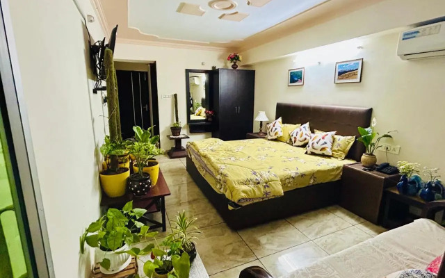 OYO 28555 Sandalee Comforts