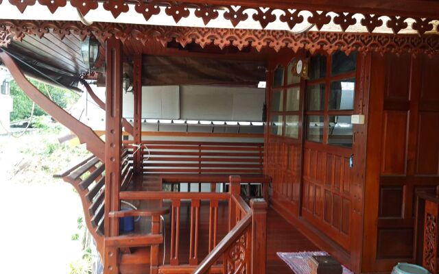 Ruenthai Rimnam Resort