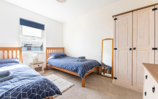 Seaview House - A Traditional Home by the Beach