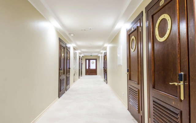 Port Hotel