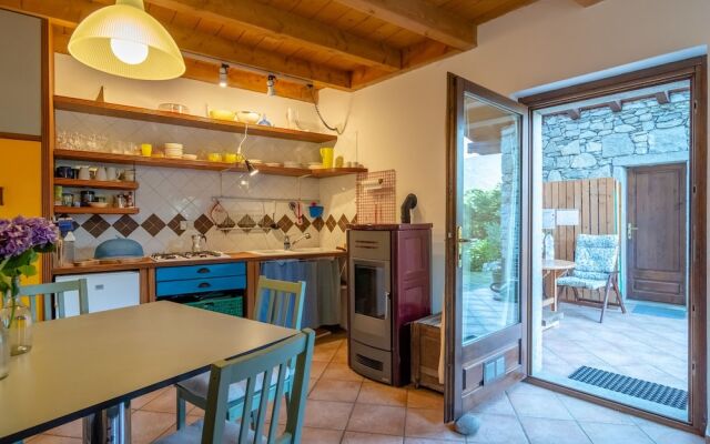 Authentic Rural House, 200 mt Form the Parking