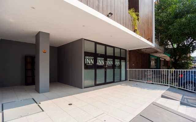 Urbanview Hotel Groovy Inn Tangerang