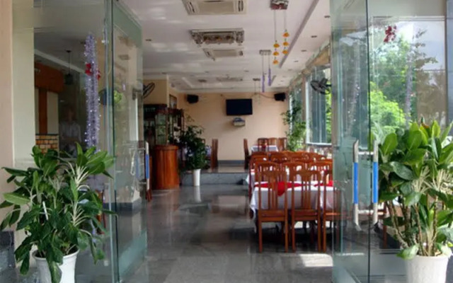 Y Linh Hotel