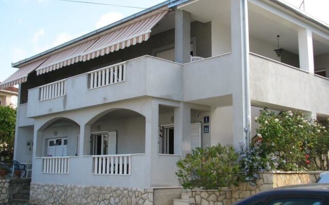 Apartments Bareta