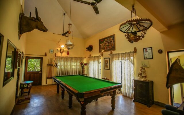 Newtons Manor