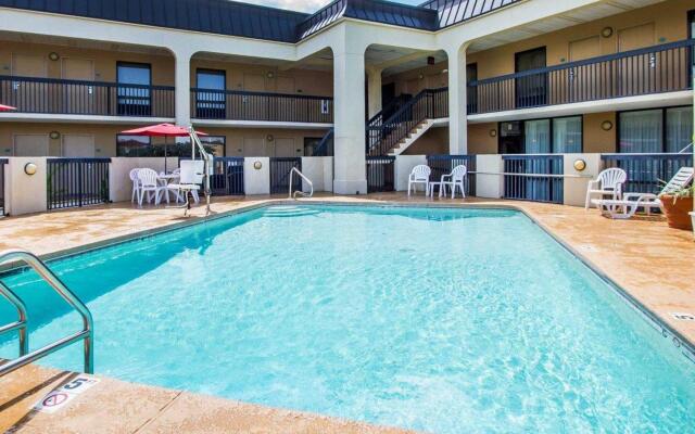 Quality Inn Mobile West Tillmans Corner