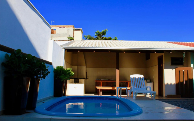 Sobrado com piscina em Mariscal Rutilio N125