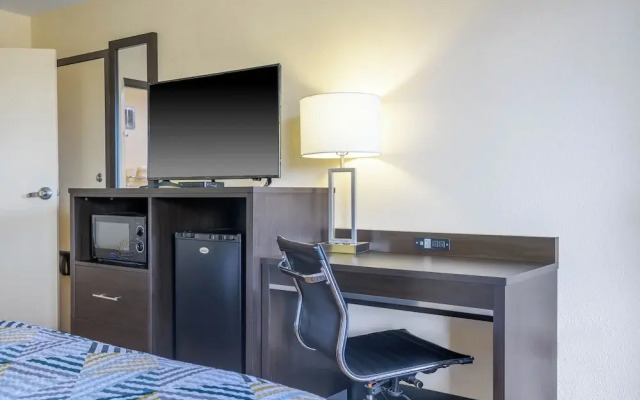 Super 8 Motel - Forsyth