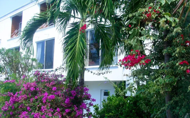 Coral Lane Beach Apartments