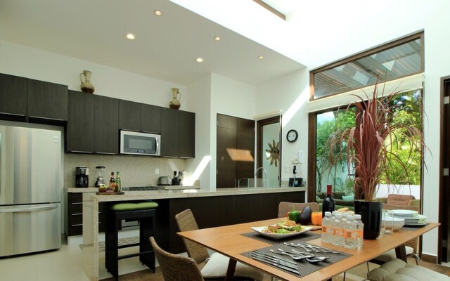 Peaceful Townhouse with plunge pool by Olahola