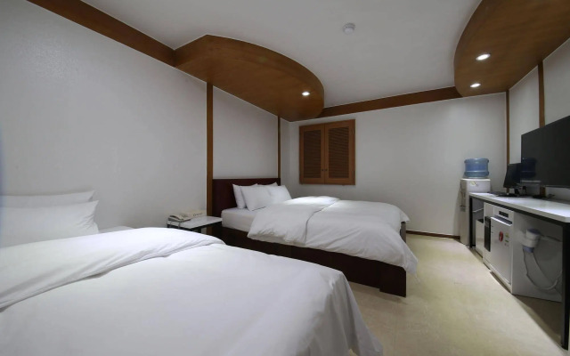 Abata Business Hotel