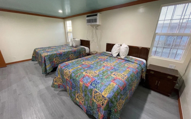 Hilltop Motor Inn