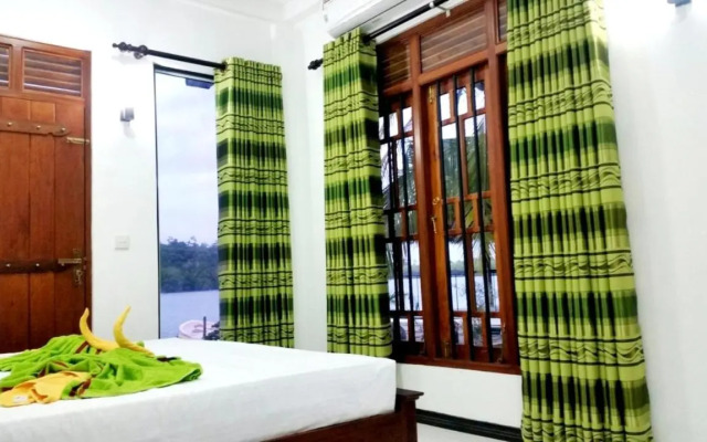 Lake Lane Guest Rest