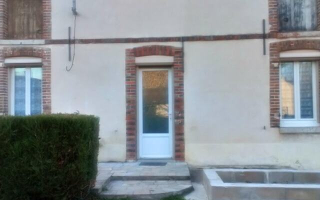 House With 2 Bedrooms in Chevannes, With Enclosed Garden and Wifi