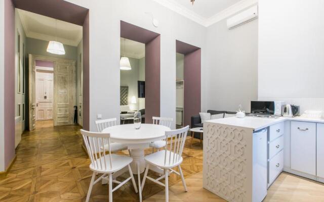 KuXoS Apartment On Machabeli Street