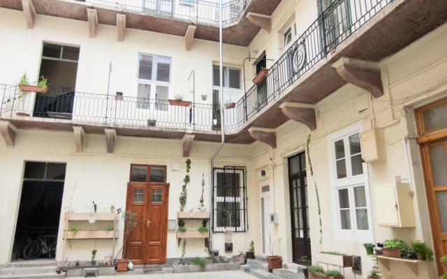 Goldcentral Apartment Dob