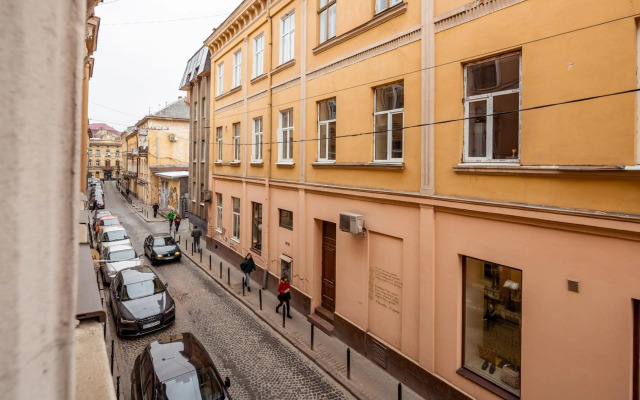 Romari Проспект Свободи 31