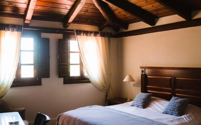 Trikolonion Country Hotel