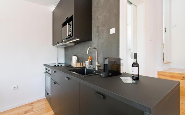 APOSENTUS - The light house at Miragaia