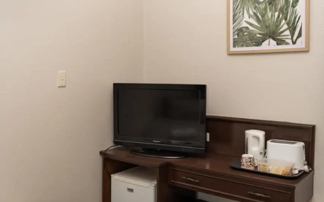 New Crown Hotel Motel