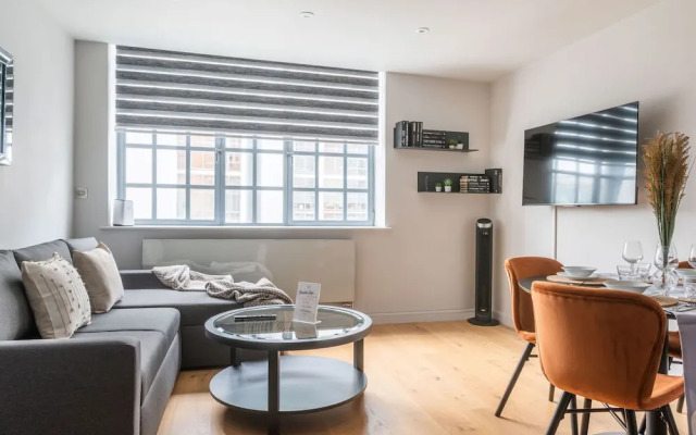 Amigos Nest - Farringdon - by Frankie Says