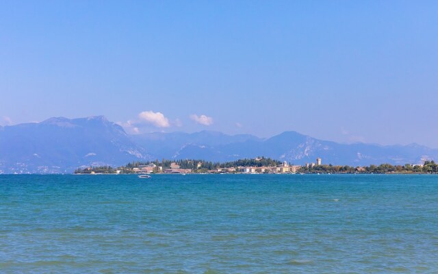 Luxury Lakefront Catullo with pool