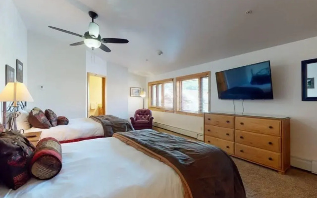 Exclusive Ski in, Ski out 4 Bedroom Vacation Rental with Hot Tubs and Heated Outdoor Pool in Lionshead Village