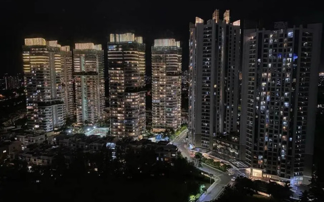 3BR apt Springhill Terrace, golf view