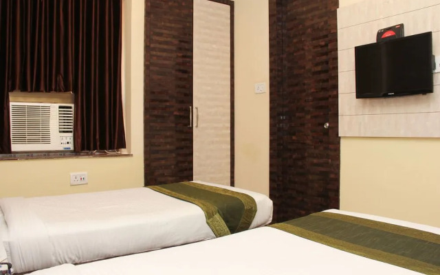 OYO 9818 Hotel Diamond Plaza