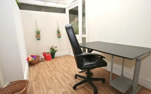 Fg Property - Earls Court, Kempsford Gardens Flat A