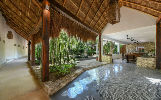 Casa del Jaguar Beach Hotel