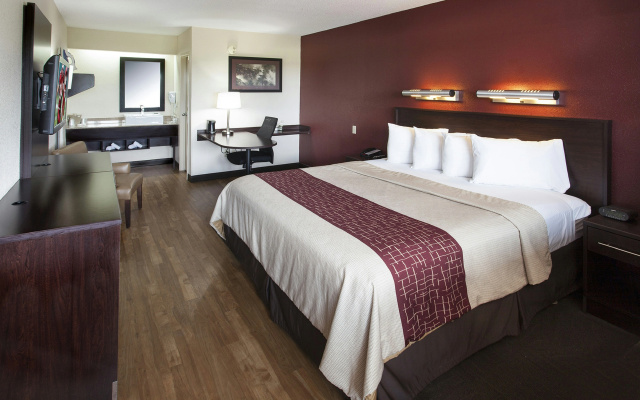 Red Roof Inn PLUS+ Philadelphia Airport - Image 4