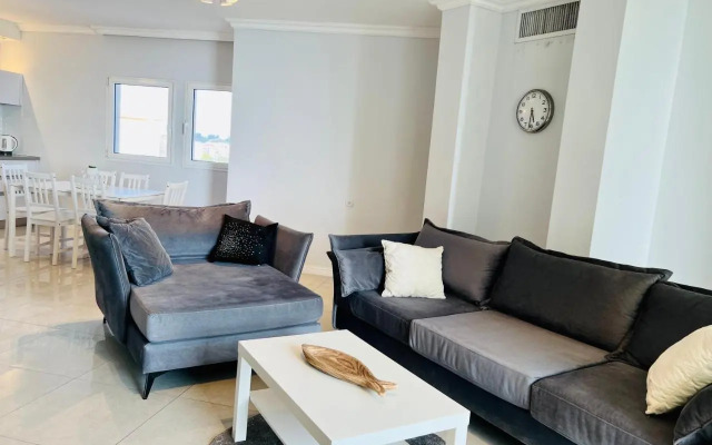 Royal Aparatment on the Sea , Blvd Nitza 34