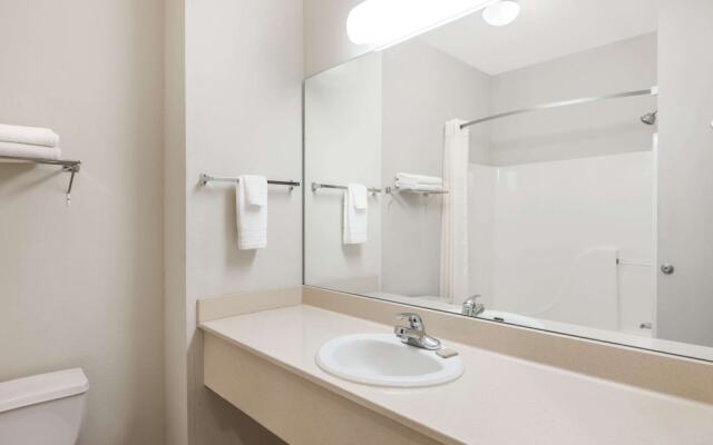 Super 8 Columbia East