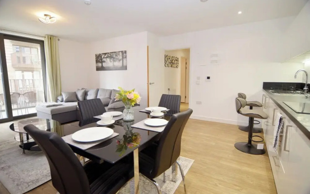 London Chic 2-bed Apartment With Stunning Views