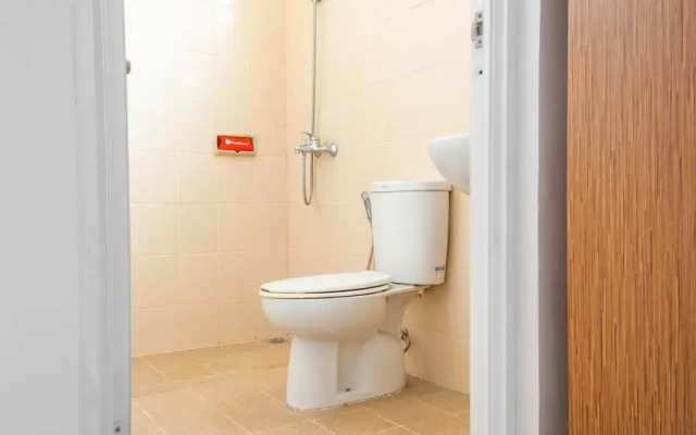 RedDoorz near Siloam Karawaci 3