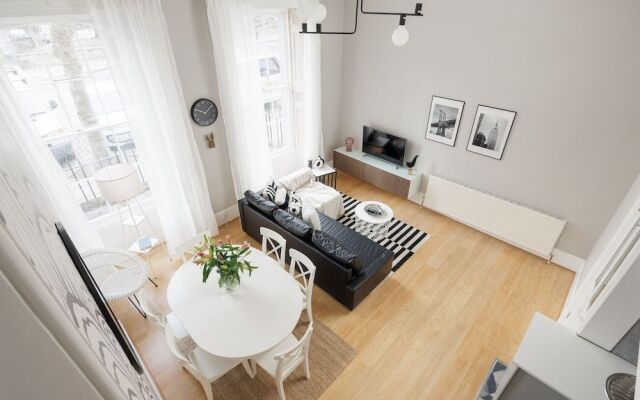 Stunning Arty Apartment & mezzanine
