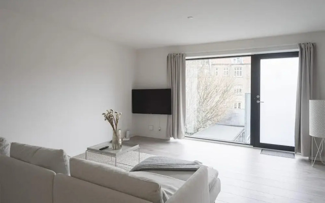 Fantastic Apartment w French Balcony