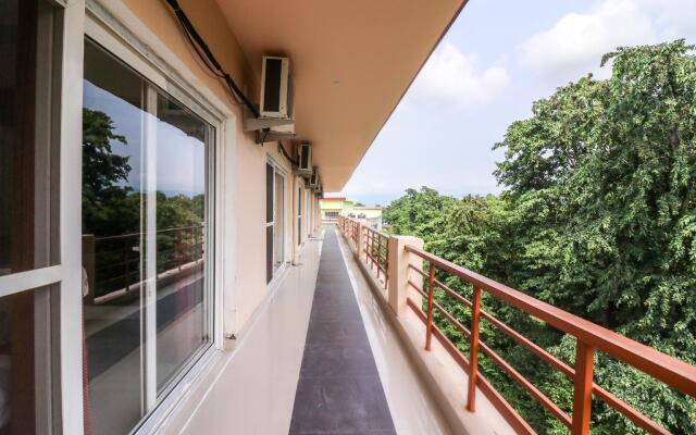 OYO 62042 Niloy Guest House
