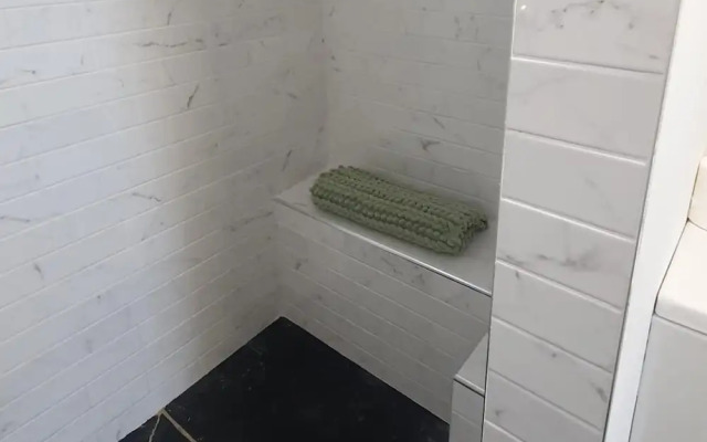 Apartment-sleeps2-parking-garden-patio