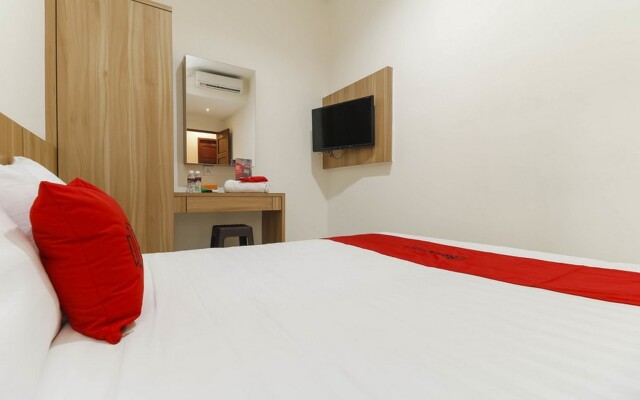RedDoorz @ Nagoya Indah