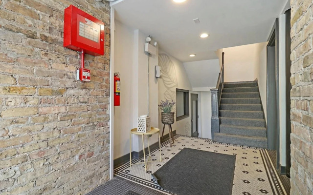 Uptown Studio Gem - Montrose rep