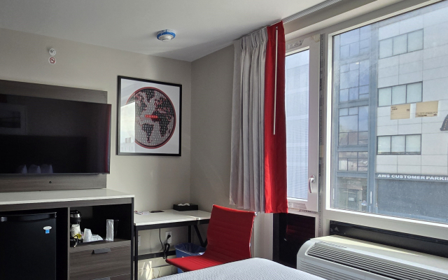 Ramada By Wyndham Brooklyn Empire Blvd