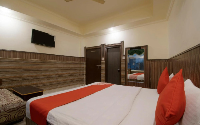 OYO 6647 Om Hari Residency