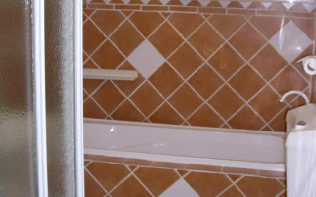 Estelle Kramer Motor Inn