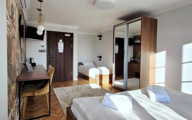 Forrest Apartments & Hostel