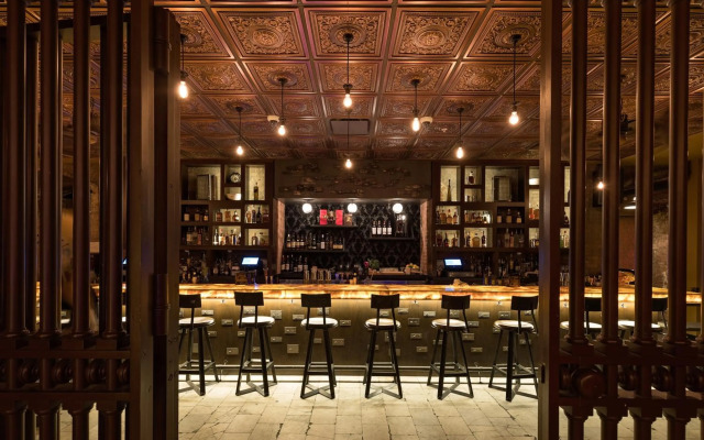 Metropolitan at The 9, Autograph Collection