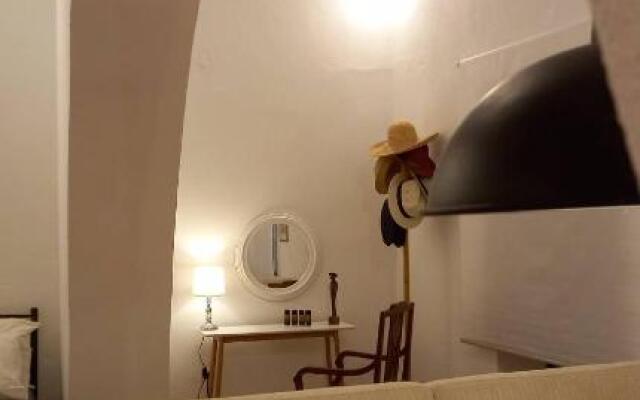 1836 Historic Stone House Goudianika