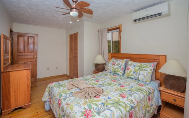Roatan Ocean View- 2nd Floor 2 Bedroom Apts by RedAwning
