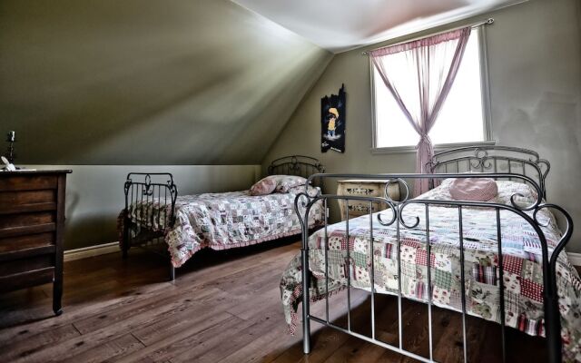 Le Domaine Adstock